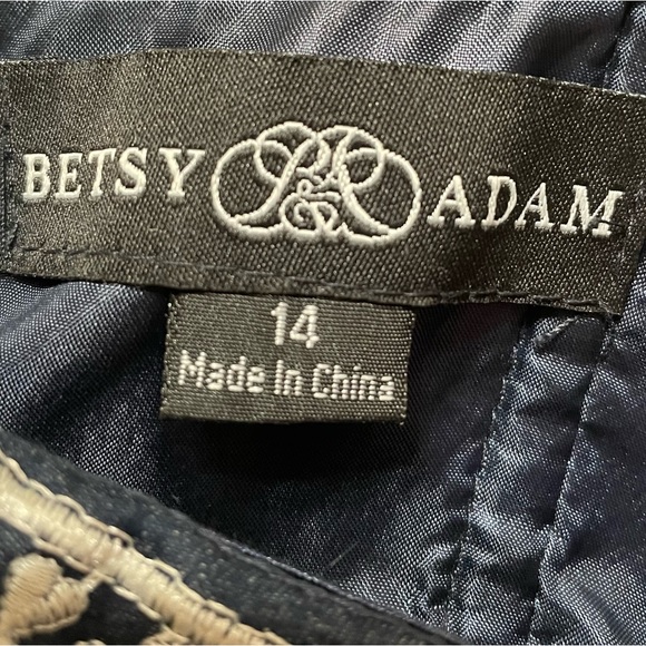 PROM!!! Women’s Besty & Adam Gown - Picture 3 of 3